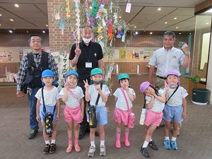 大津音楽幼稚園さんから笹飾りのプレゼントをいただきました